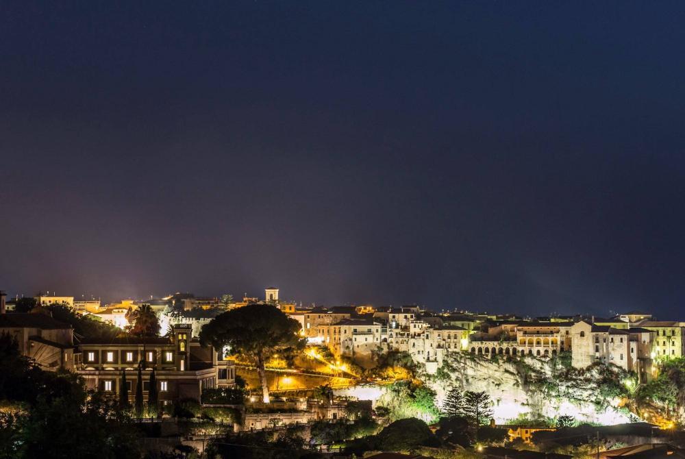 Tropea vista notturna